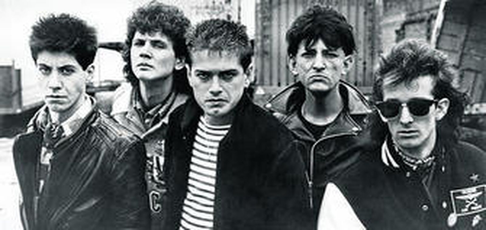 Carlos Torero, Pedro Navarrete, Santiago Auserón, Enrique Sierra y Luis Auserón, en la famosa fotografía promocional de comienzos de 1987.