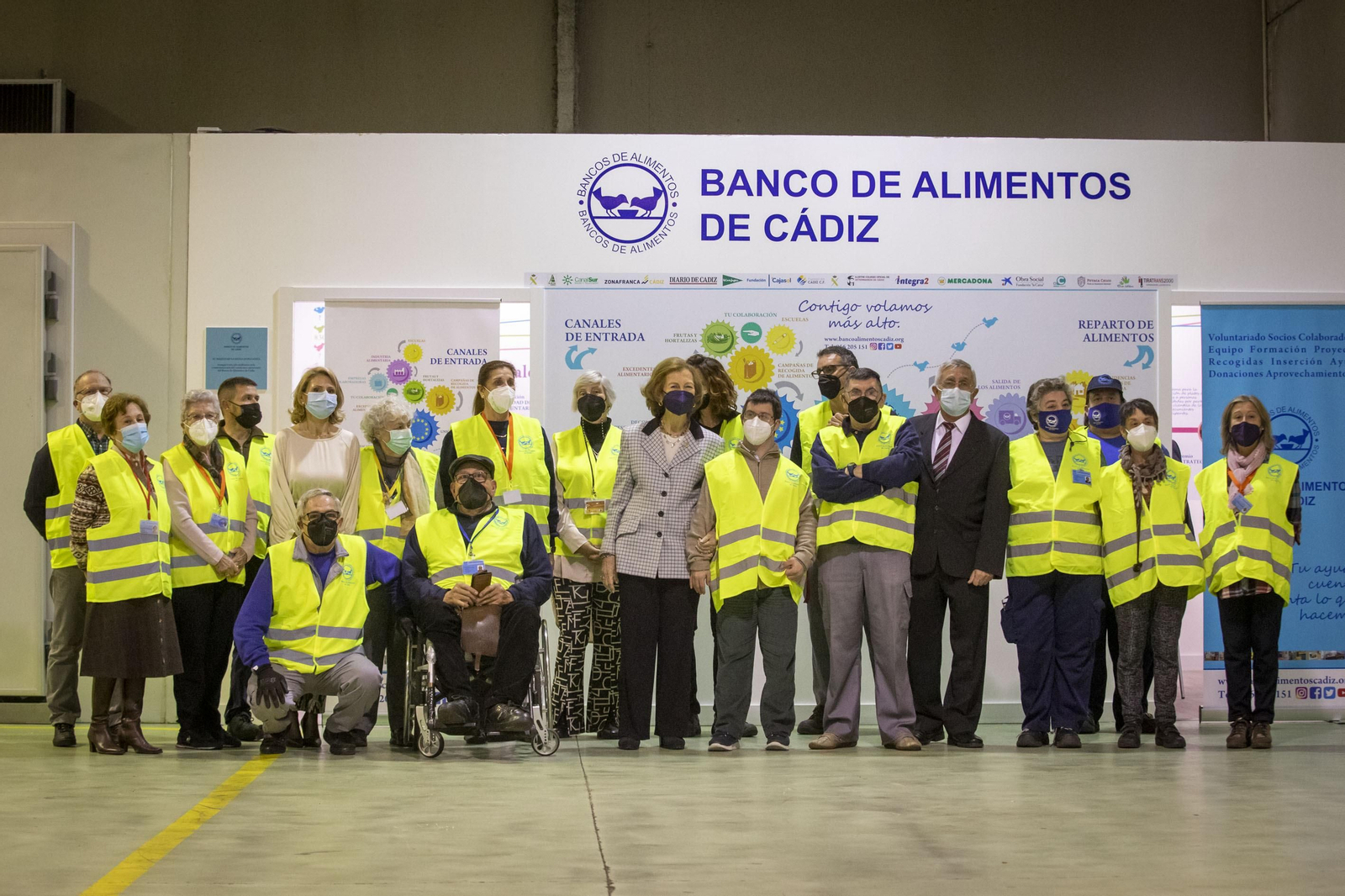 Imágenes de la visita de la Reina Sofía al Banco de Alimentos de Cádiz