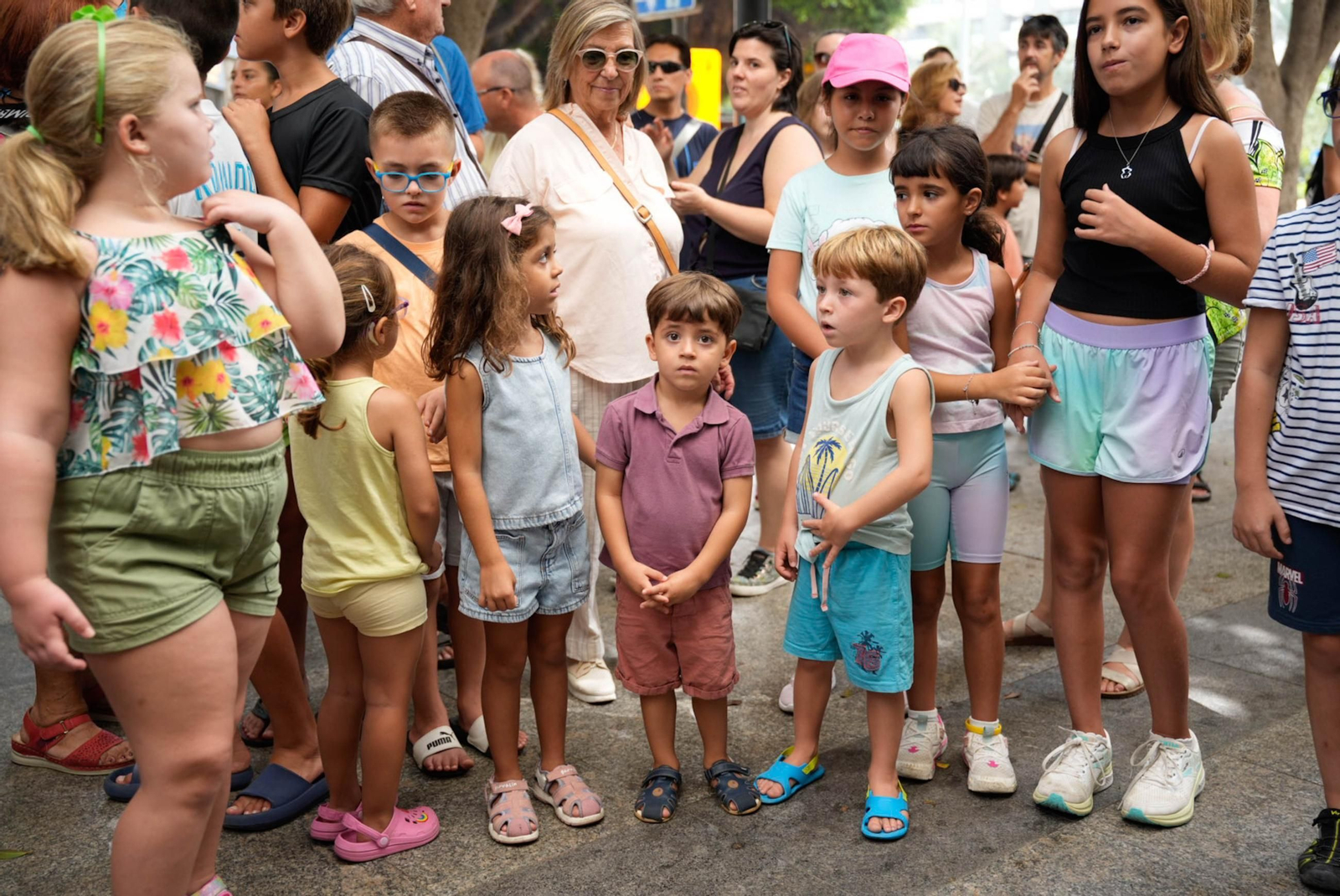 Las mejores imágenes del espectáculo de magia en la calle de la Feria de Almería