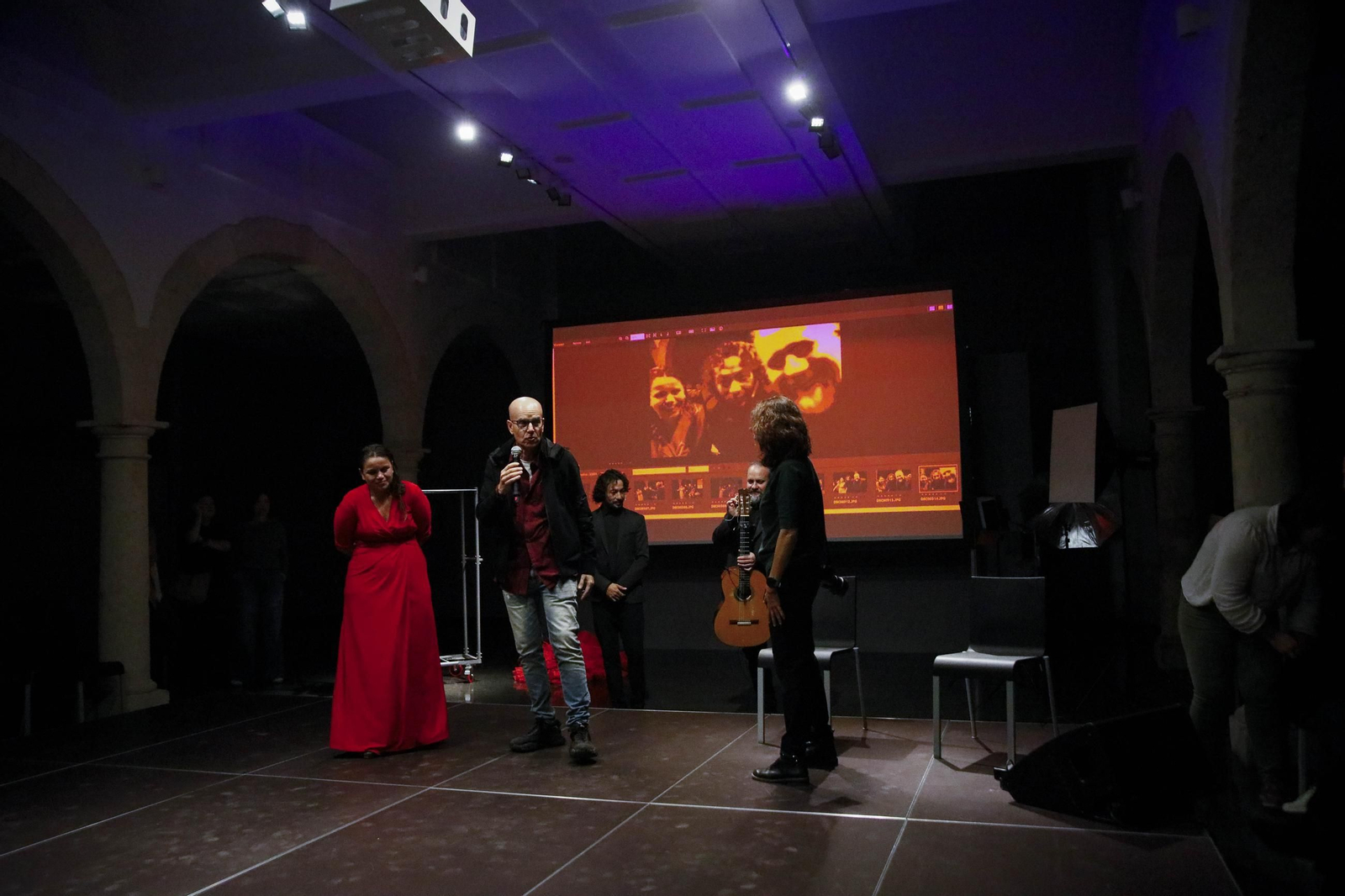 El Centro Andaluz de la Fotografía de Almería presenta el calendario 2025 con la actuación de la bailaora María Moreno, en imágenes