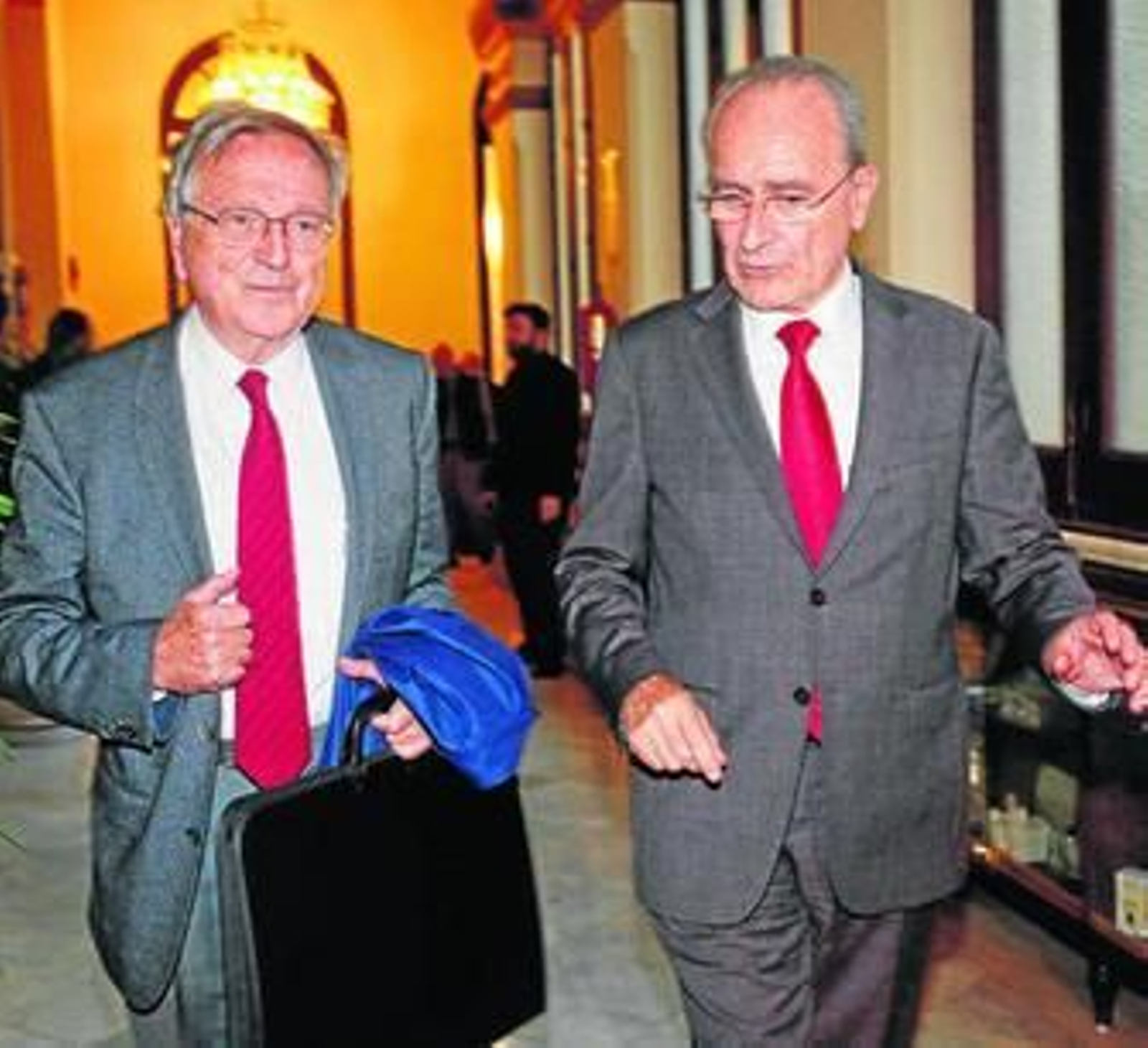 Rafael Moneo y Francisco de la Torre, ayer, en el Ayuntamiento de Málaga. Rafael Moneo y Francisco de la Torre, ayer, en el Ayuntamiento de Málaga.