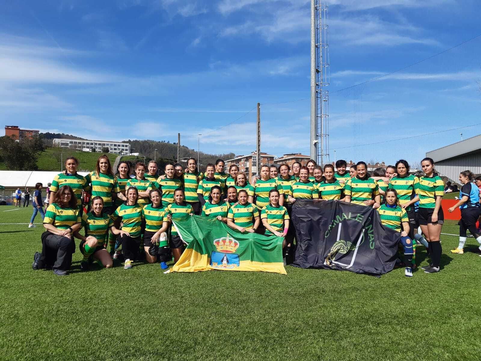 La expedición al completo posa antes de comenzar el torneo de Bilbao.