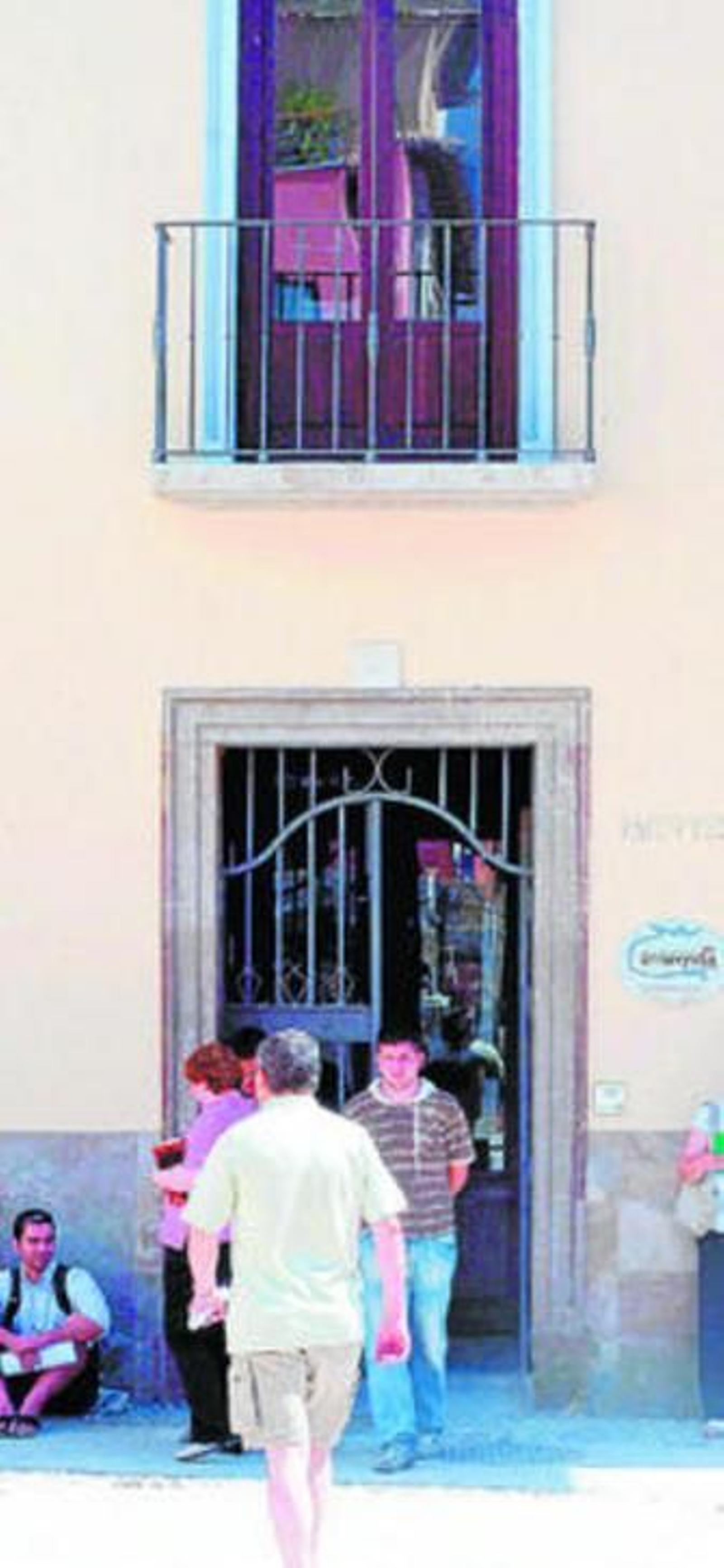 Las sede de Emuvyssa recibió numerosas llamadas.