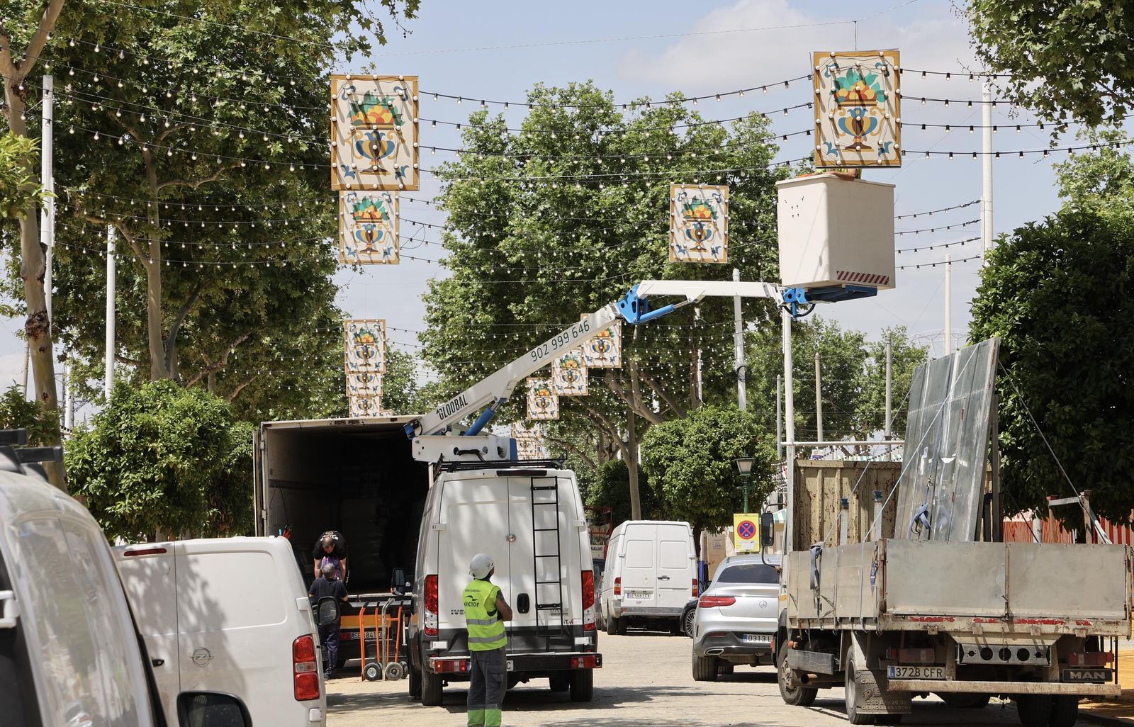 Montaje de la Feria tras el apagón