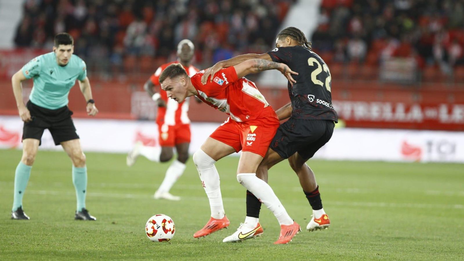 Marezi intenta zafarse del marcaje de Badé