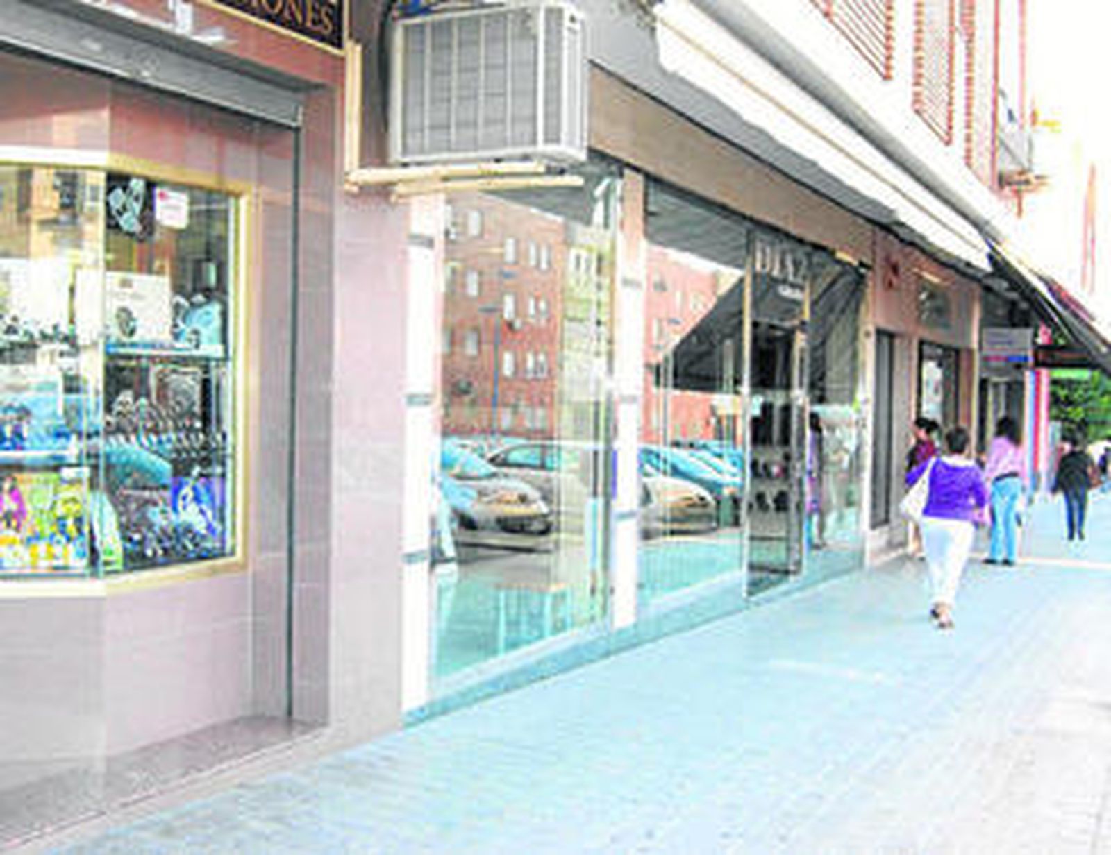 Nueva Andalucía se ha convertido en una de las principales zonas comerciales de la ciudad.