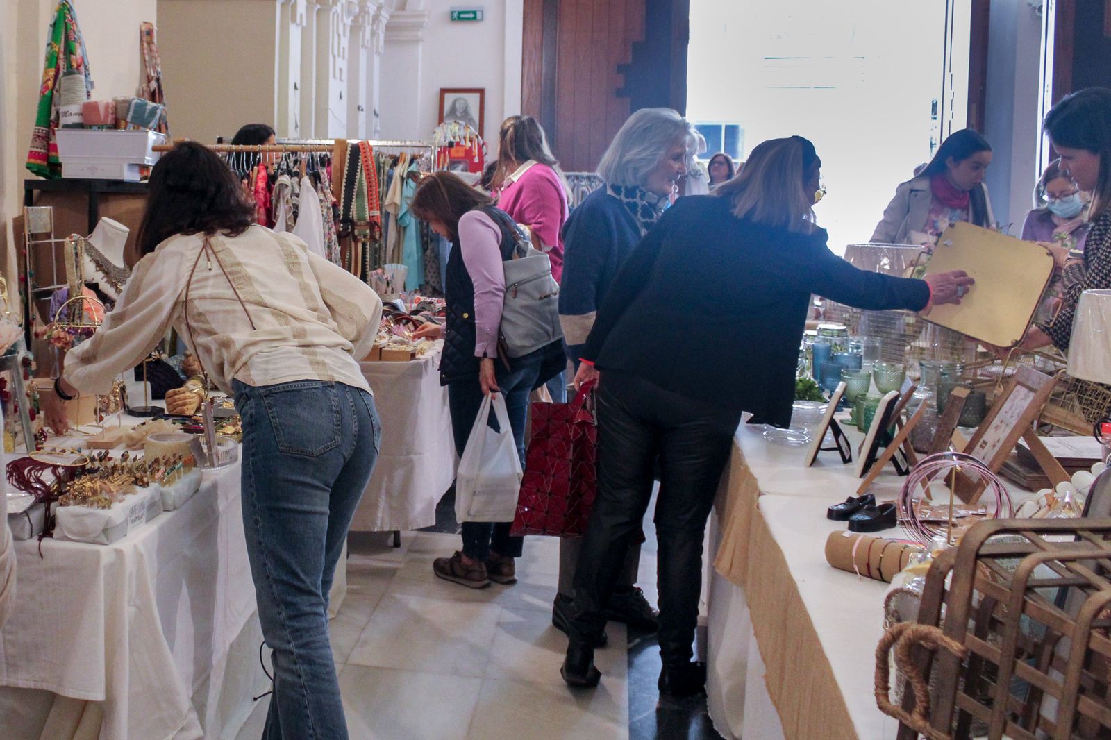 El baratillo de primavera de Adevida en Córdoba, en imágenes