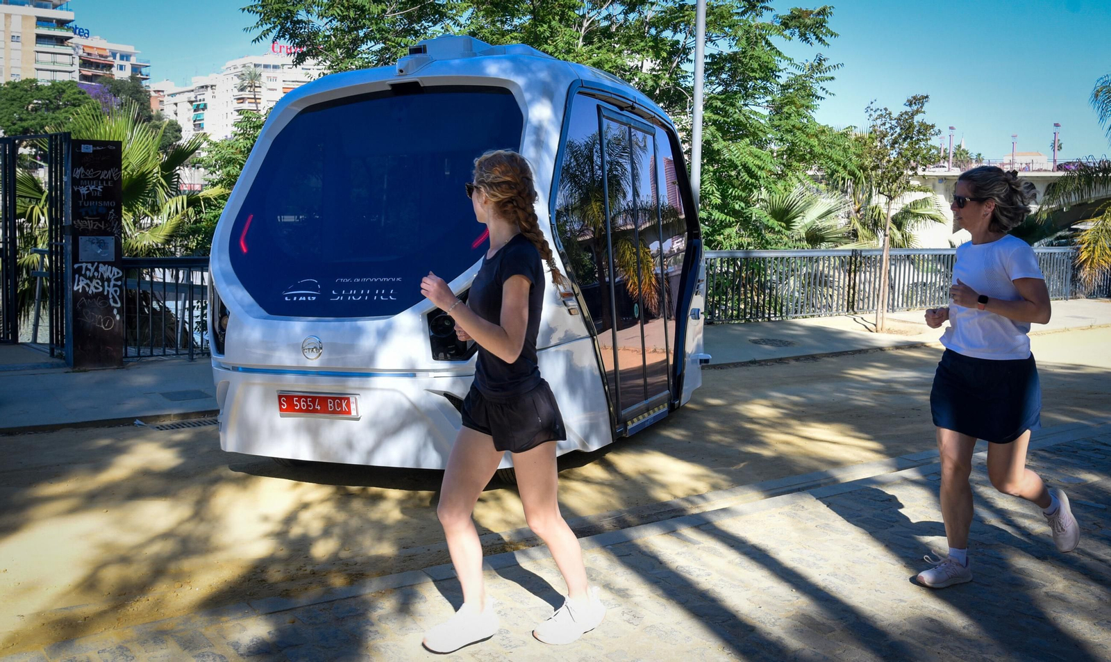 Las fotos de la presentación de la lanzadera autónoma del Puerto de Sevilla