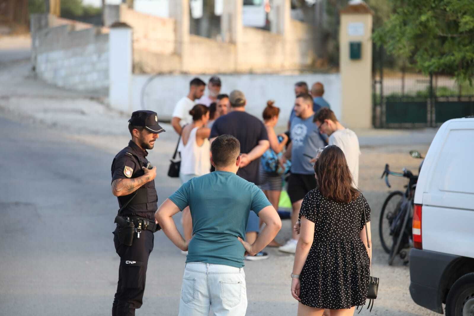 Incendio en Jerez: desalojos por precaución en el Serrallo y La Teja