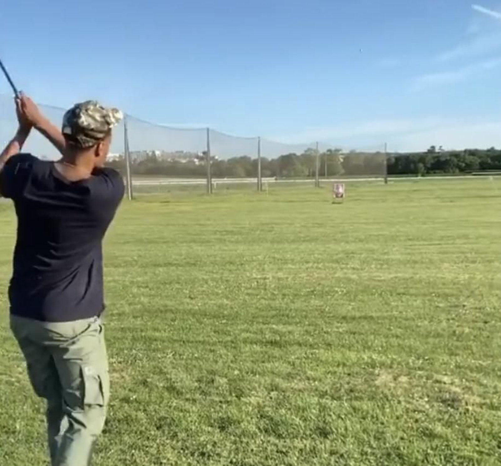 Toupane, jugando al golf.