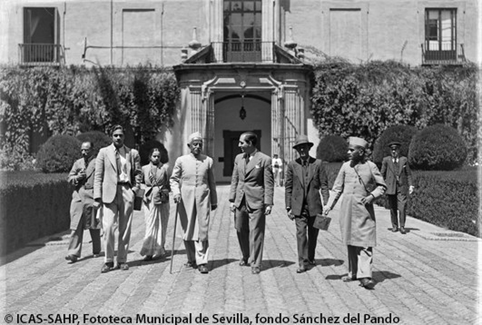 Paseo gráfico por la historia reciente del Alcázar de Sevilla