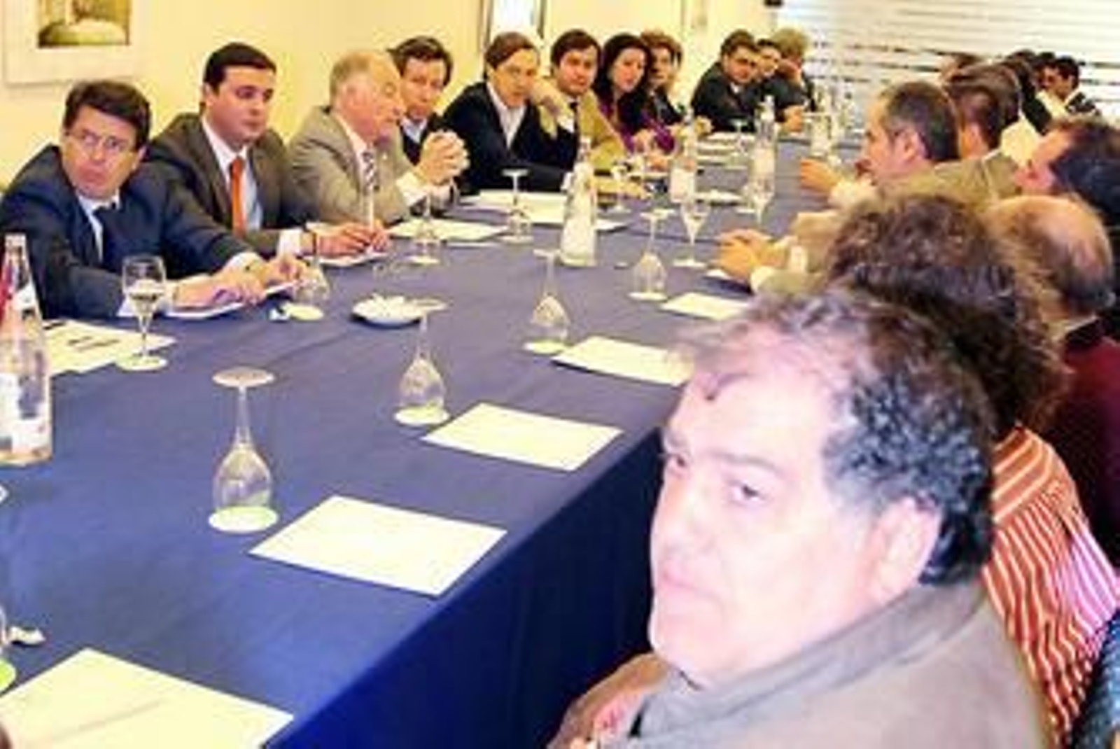 Un momento de la reunión del PP con los propietarios de los chiringuitos celebrada ayer en un hotel.