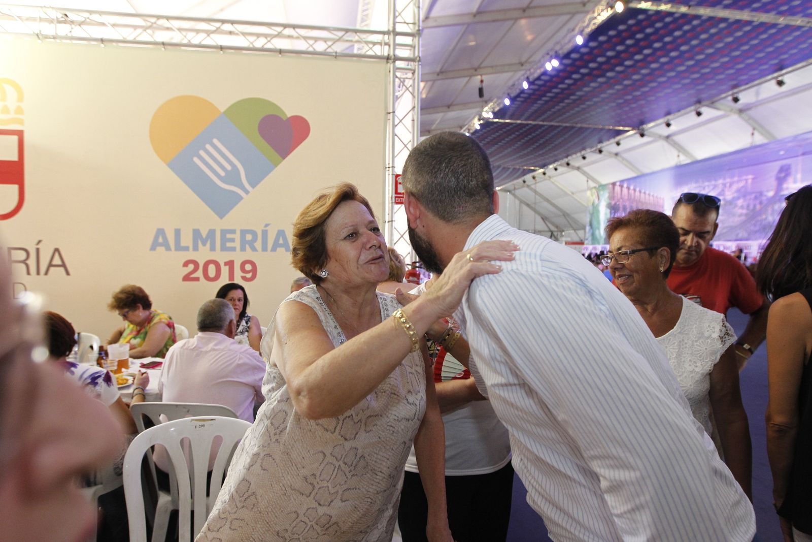 Fotogalería comida homenaje a los mayores. Feria de Almería 2019