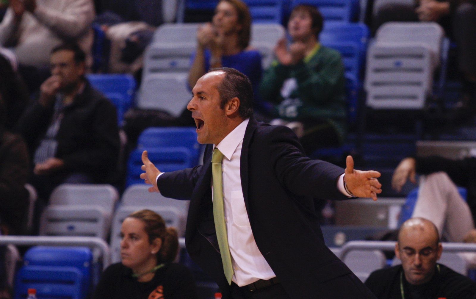 Curro Segura protesta una acción durante un partido del Unicaja en la Euroliga.