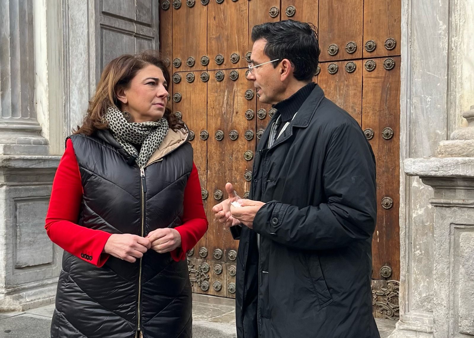 Ruz y Cuenca, en la puerta del Hospital de San Juan de Dios.
