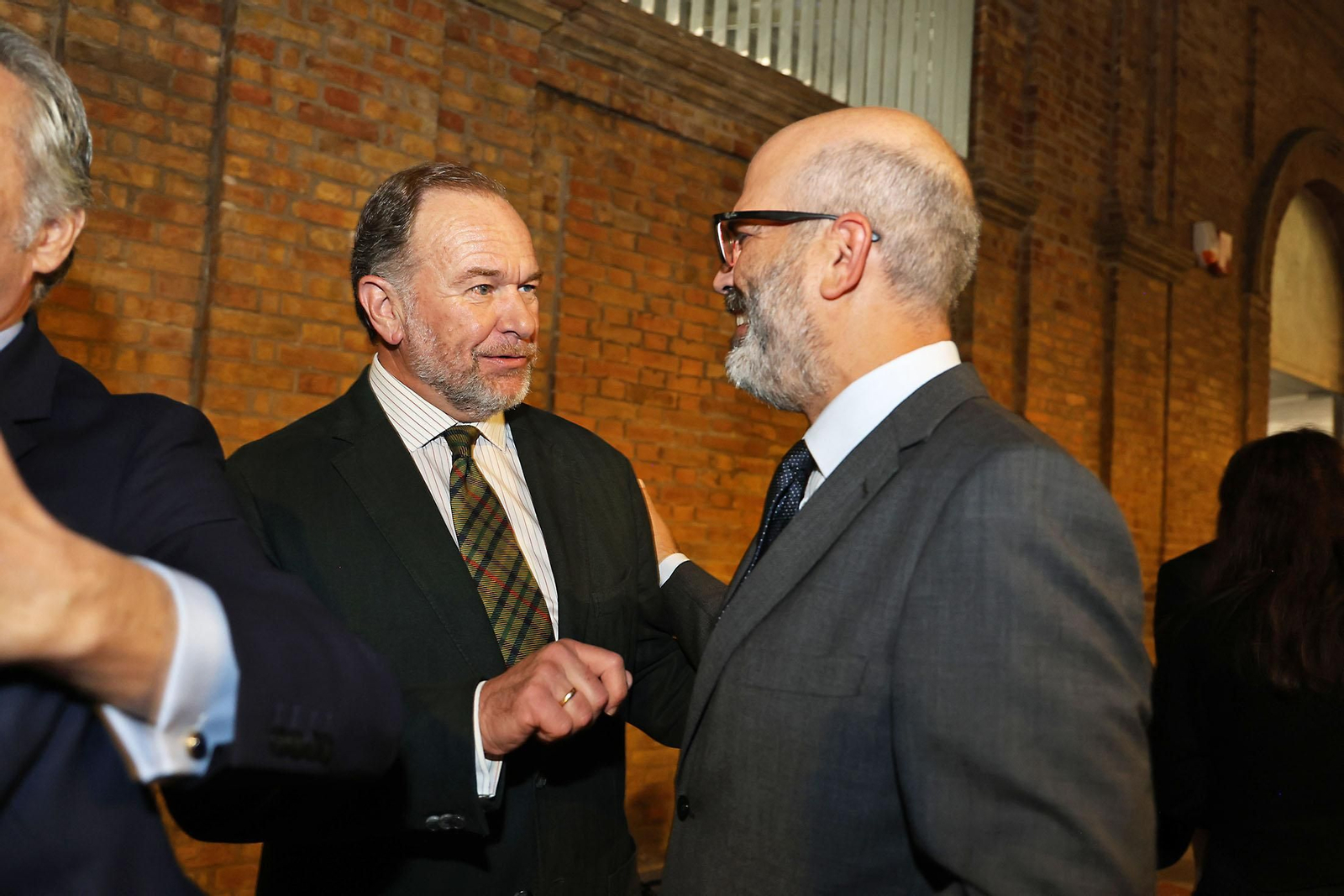 Imágenes de los invitados a la gala de los  37 premios Onubenses del Año