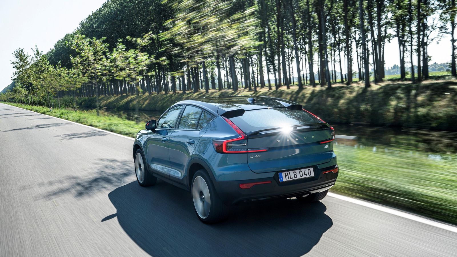 Volvo ha pedido a los líderes mundiales y a los proveedores de energía que aumenten significativamente las inversiones en energía limpia, a fin de que los coches eléctricos alcancen su verdadero potencial en términos de beneficio climático. Volvo sólo venderá eléctricos a partir de 2030.