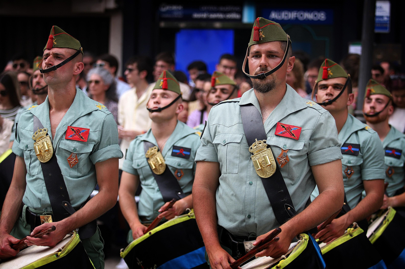 Sábado de Pasión: Imágenes de La Legión con el Cristo de la Vera+Cruz