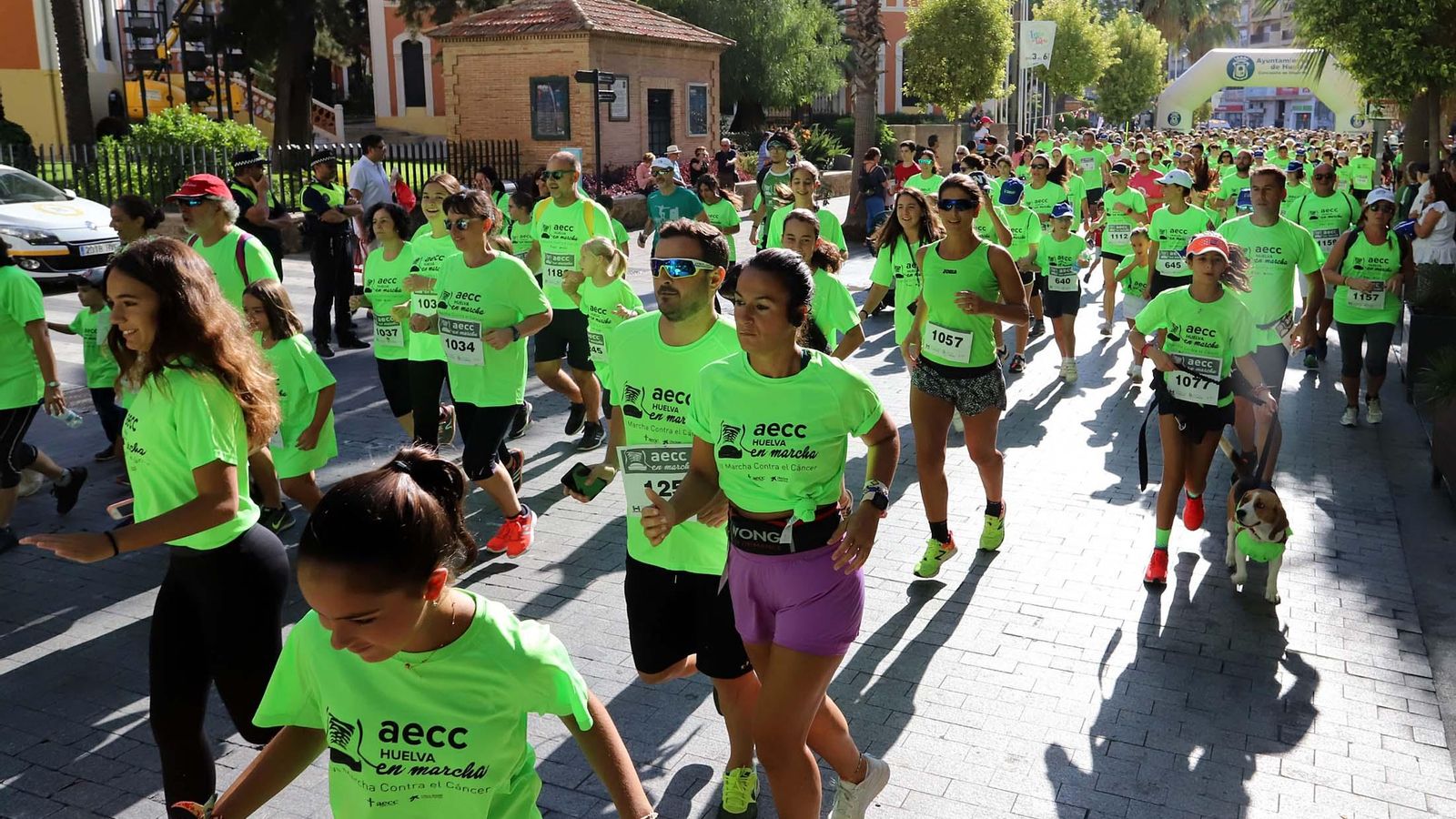 Imagen de archivo de una edición pasada de la Marcha contra el Cáncer en Huelva.