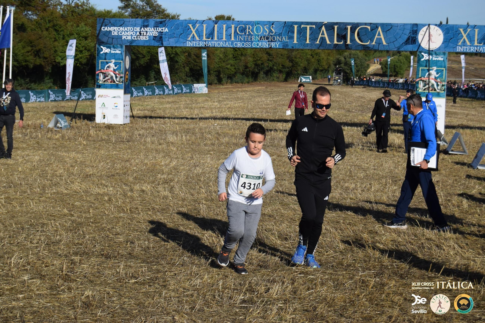 Búscate en las fotos del Cross de Itálica 2025 | 9