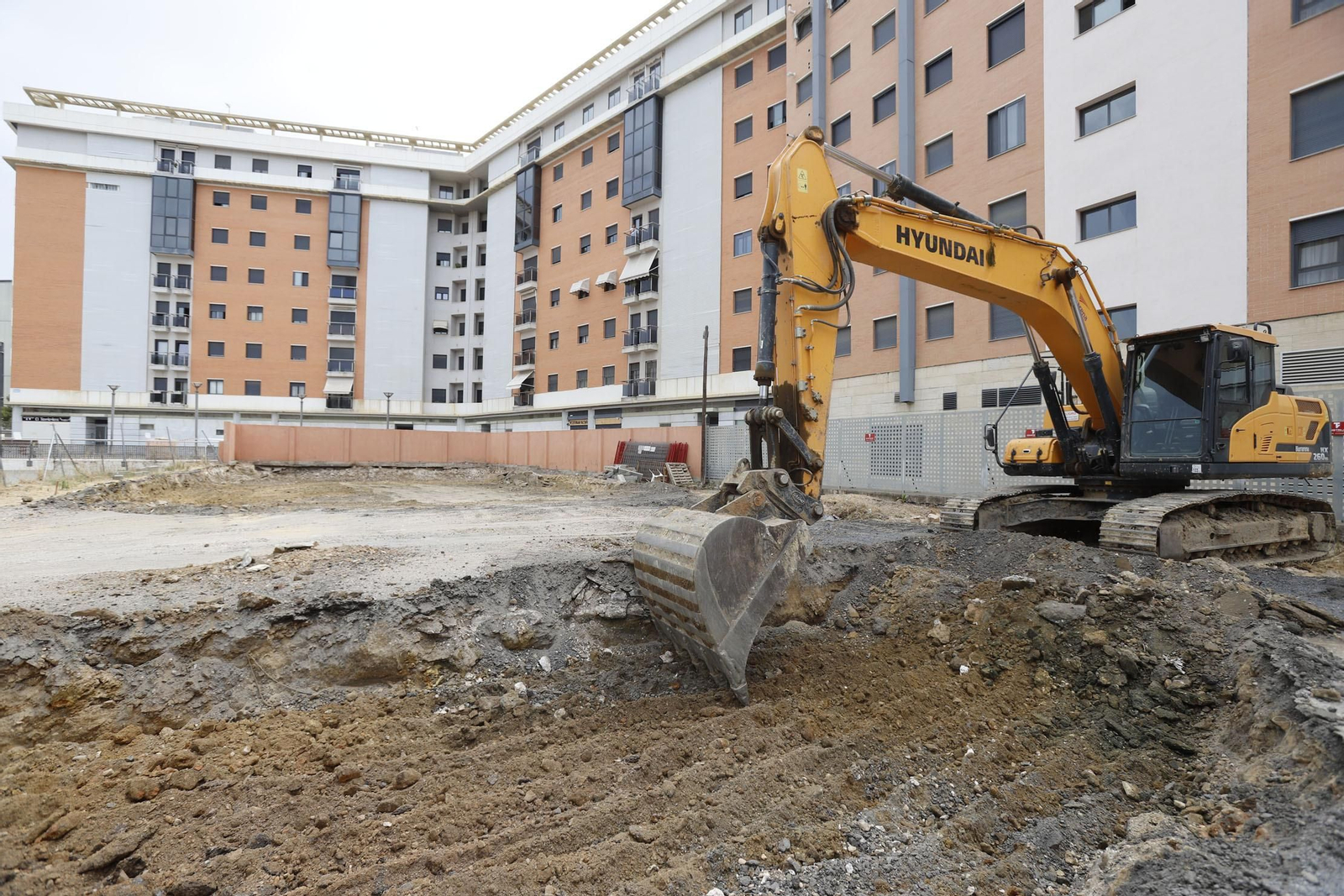 Imágenes del inicio de las obras de construcción de 48 viviendas protegidas en Huelva