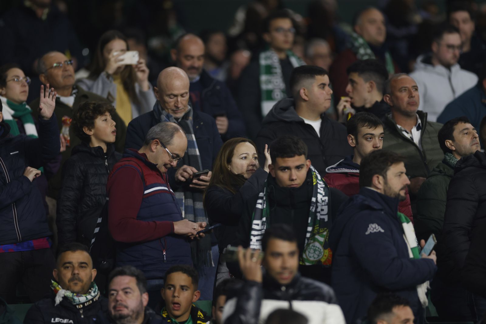 Búscate en las fotos del Betis-Barcelona