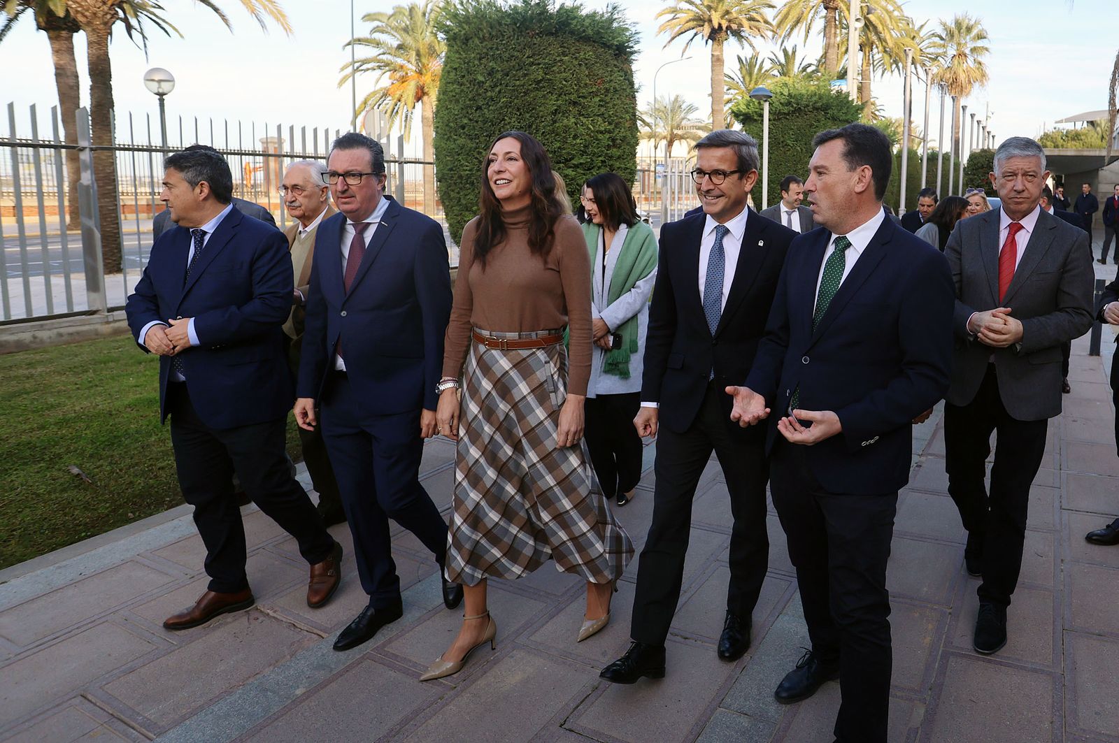 Imágenes de la recepción de los invitados al desayuno-coloquio con Jorge Paradela en el Foro Joly Andalucía