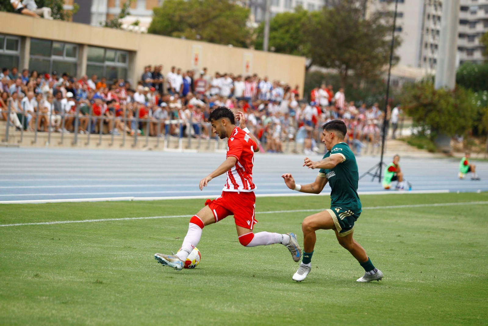 Paolo se faja en labores defensivas.