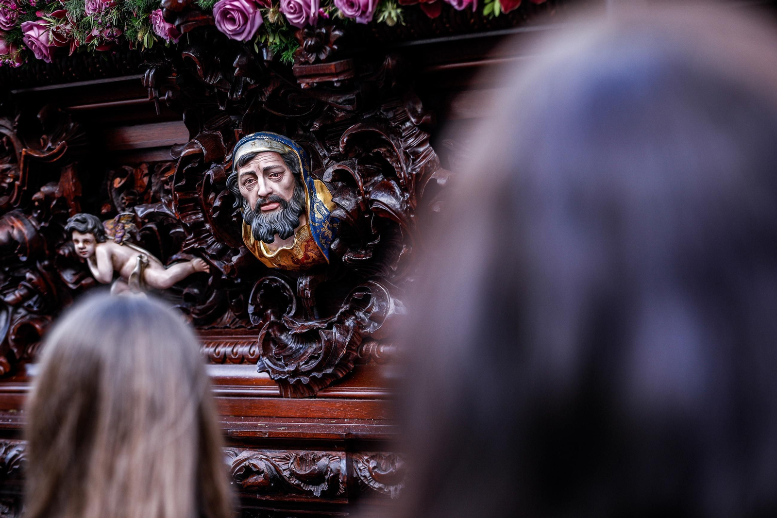 Imágenes de la salida de la Soledad en la Semana Santa de San Fernando 2025