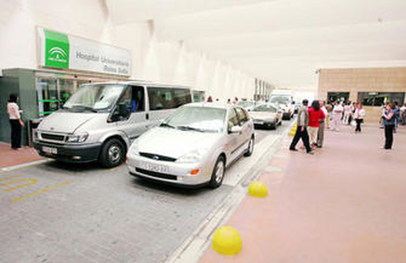 Edificio del Reina Sofía donde están hospitalizados los tres pacientes.