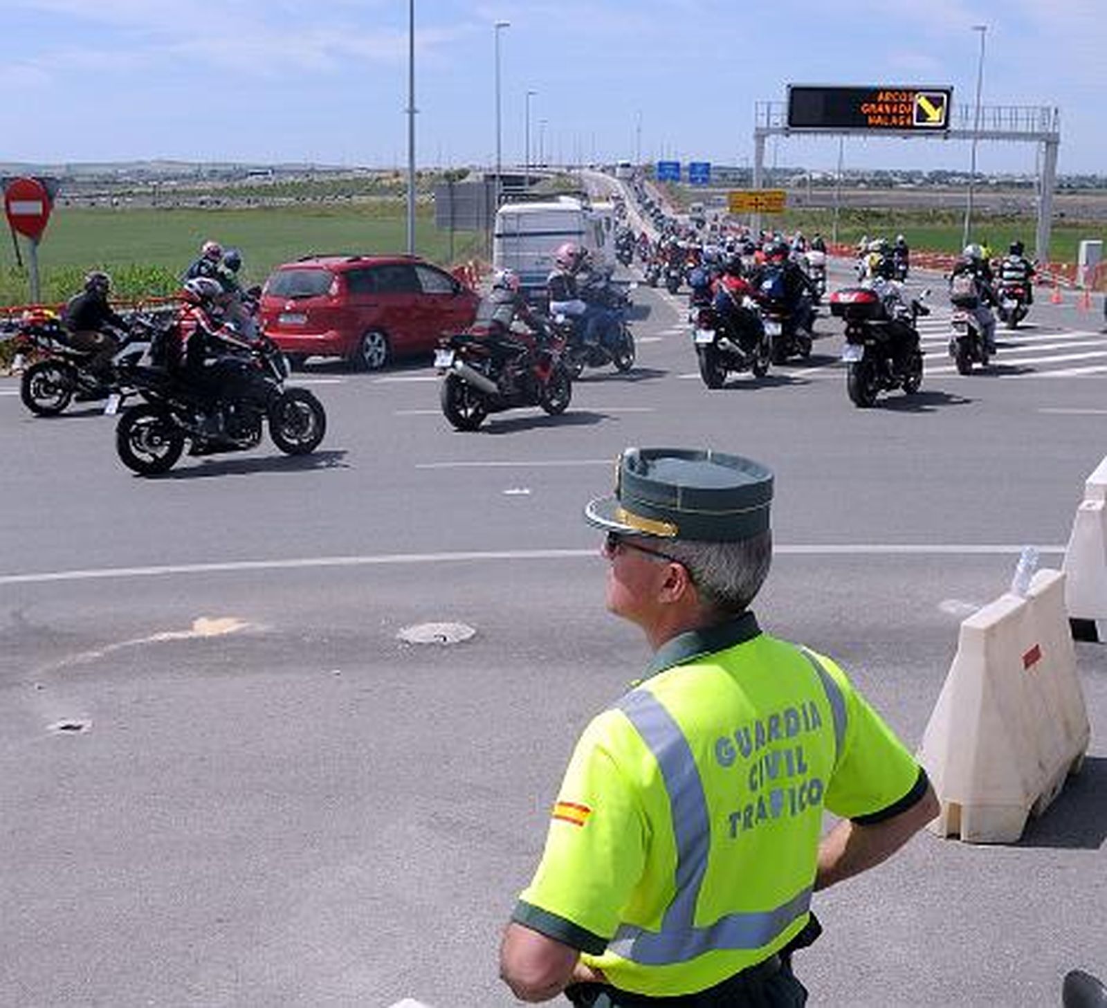 Los moteros inician la ´operación retorno´ tras el Gran Premio de Motociclismo en Jerez. 

Foto: Pascual y Manuel Aranda