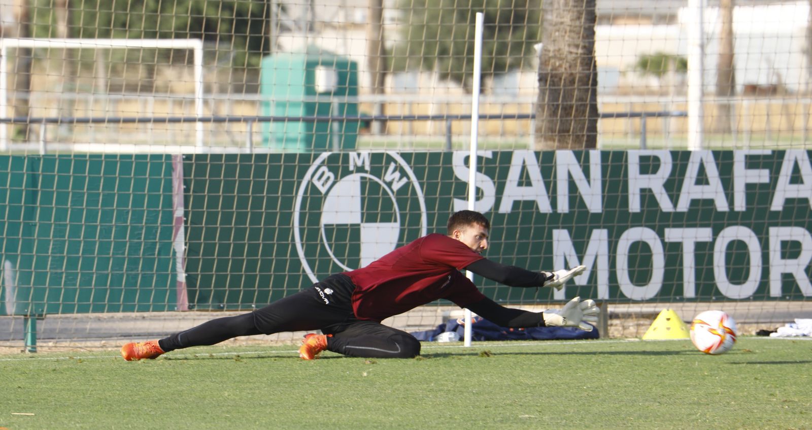 Carlos Marín se ejercita durante un entrenamiento.