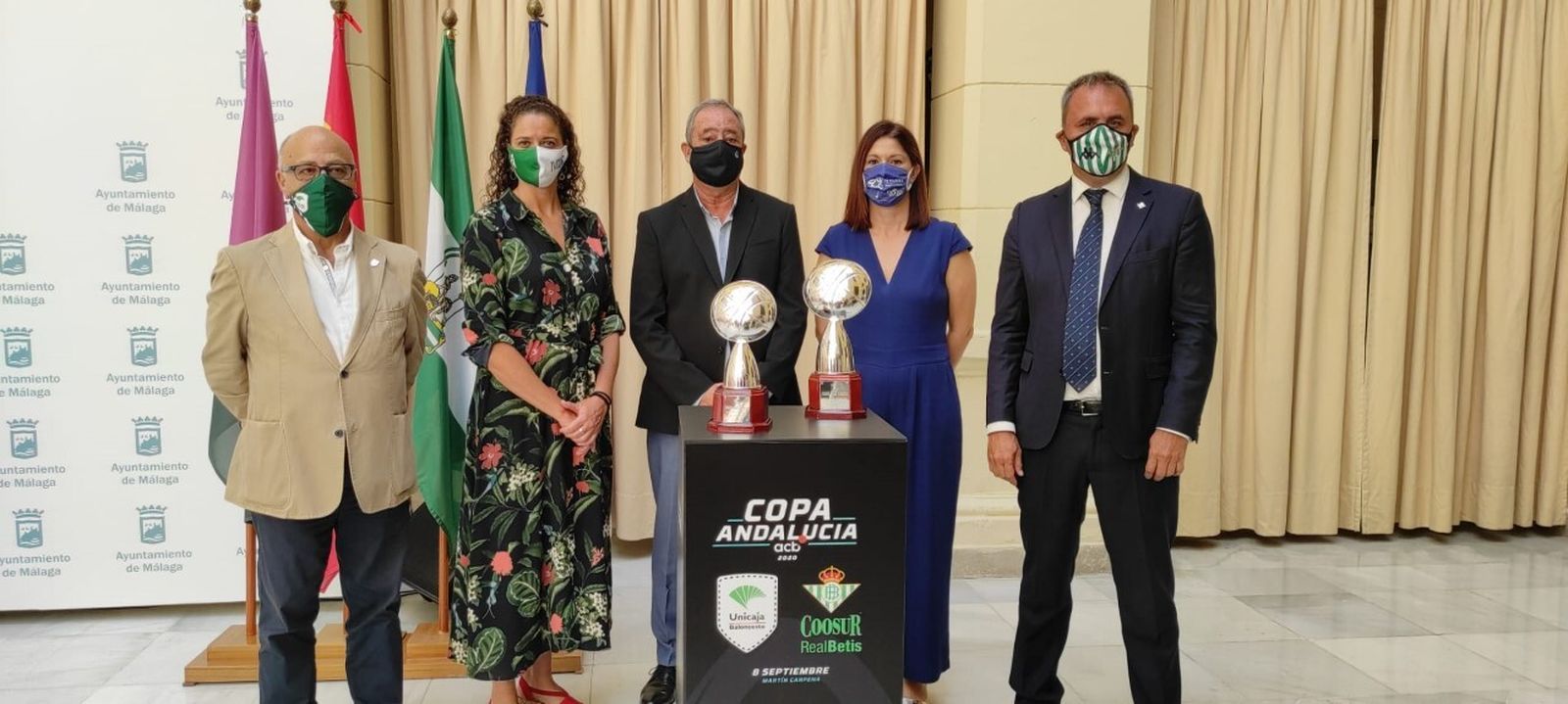 Fernando del Moral, a la derecha, en el acto de presentación.