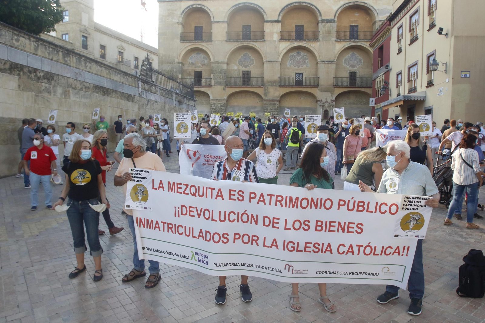 La protesta contra las inmatriculaciones de la Iglesia en Córdoba, en fotografías