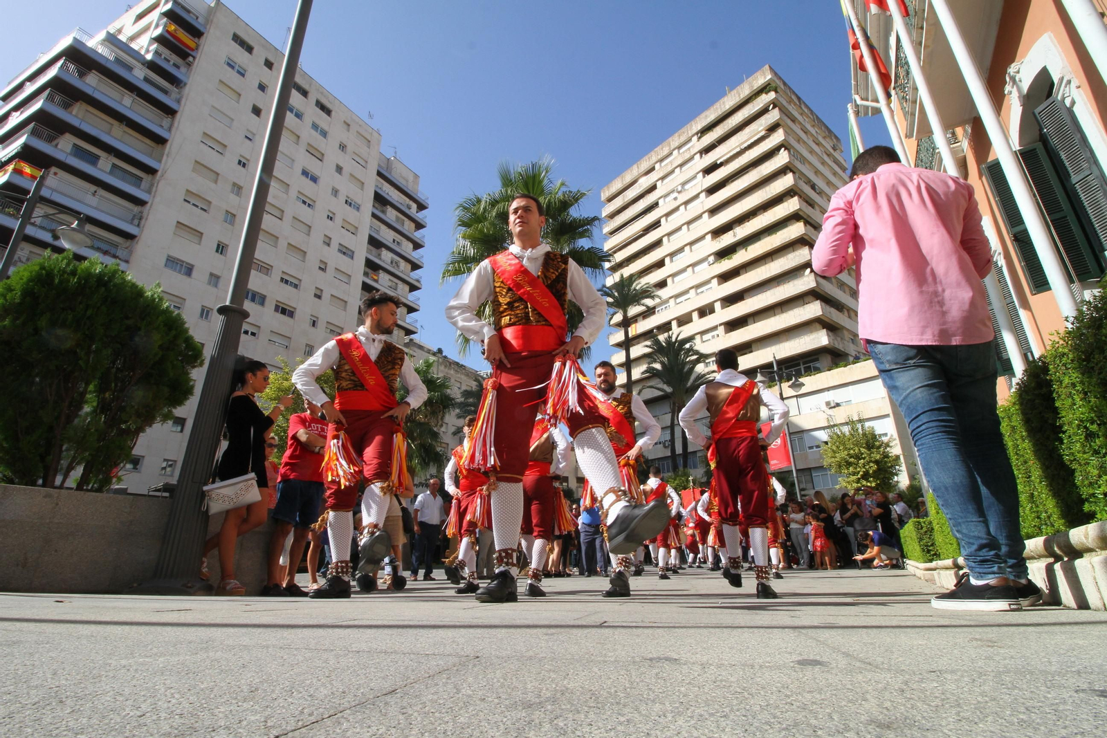 Imágenes del desfile Iberoamericano de bailes.