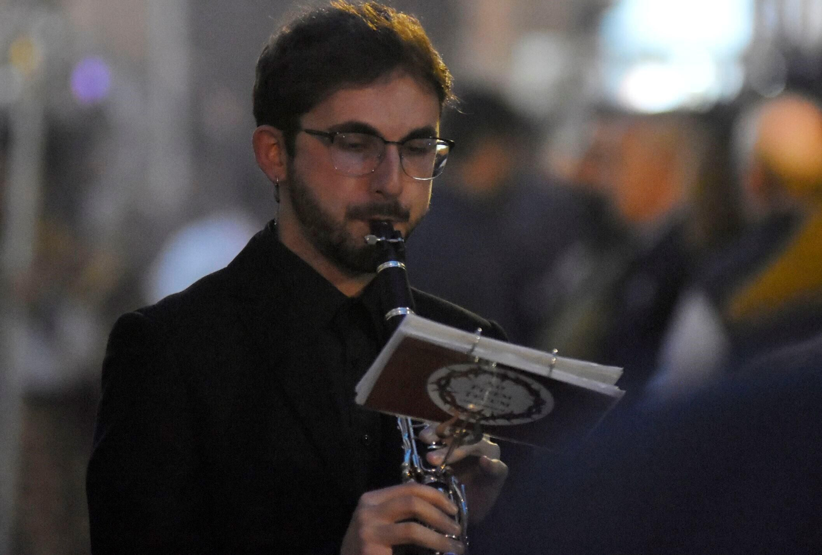 El Cristo de la Piedad preside el vía crucis de las cofradías, en imágenes