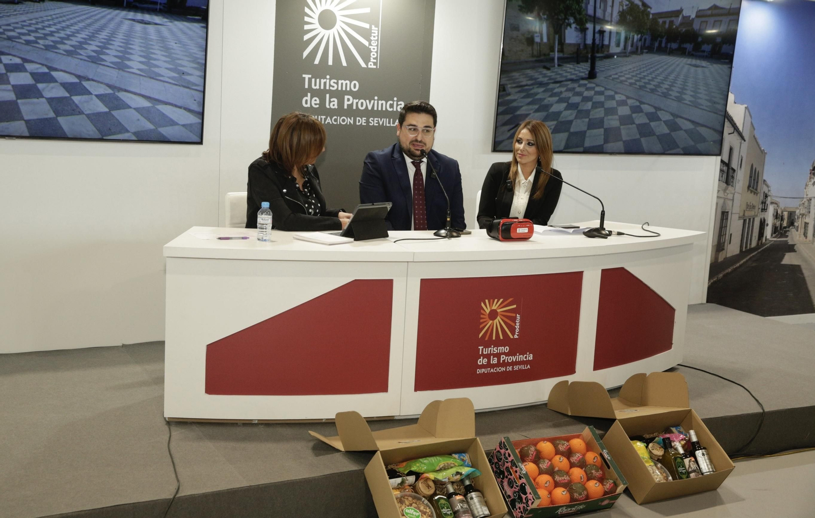 El alcalde de Lora del Río, Francisco Javier Carrasco, durante su presentación en Fitur