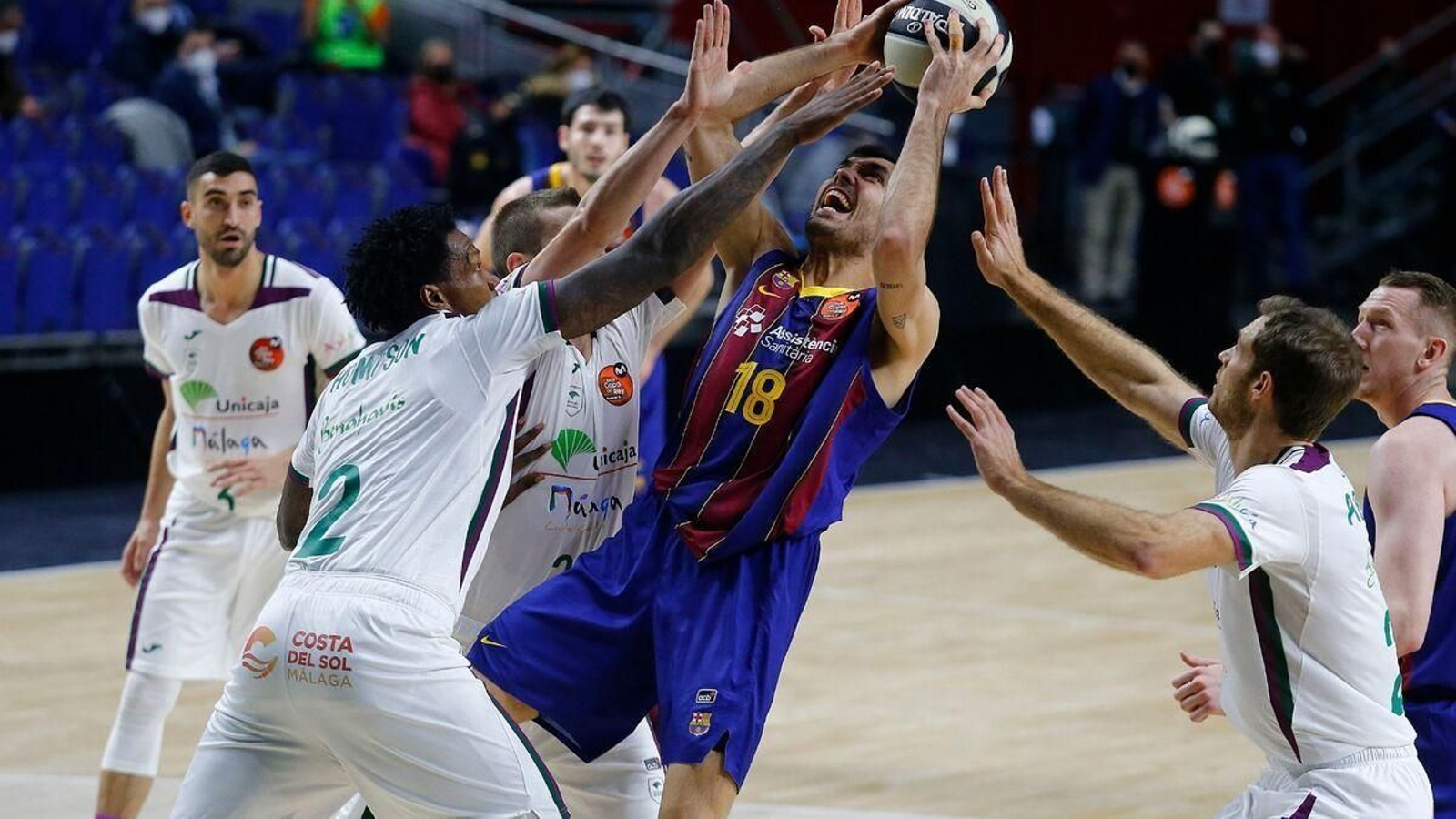 Una jugada del Barcelona-Unicaja de la pasada edición de la Copa