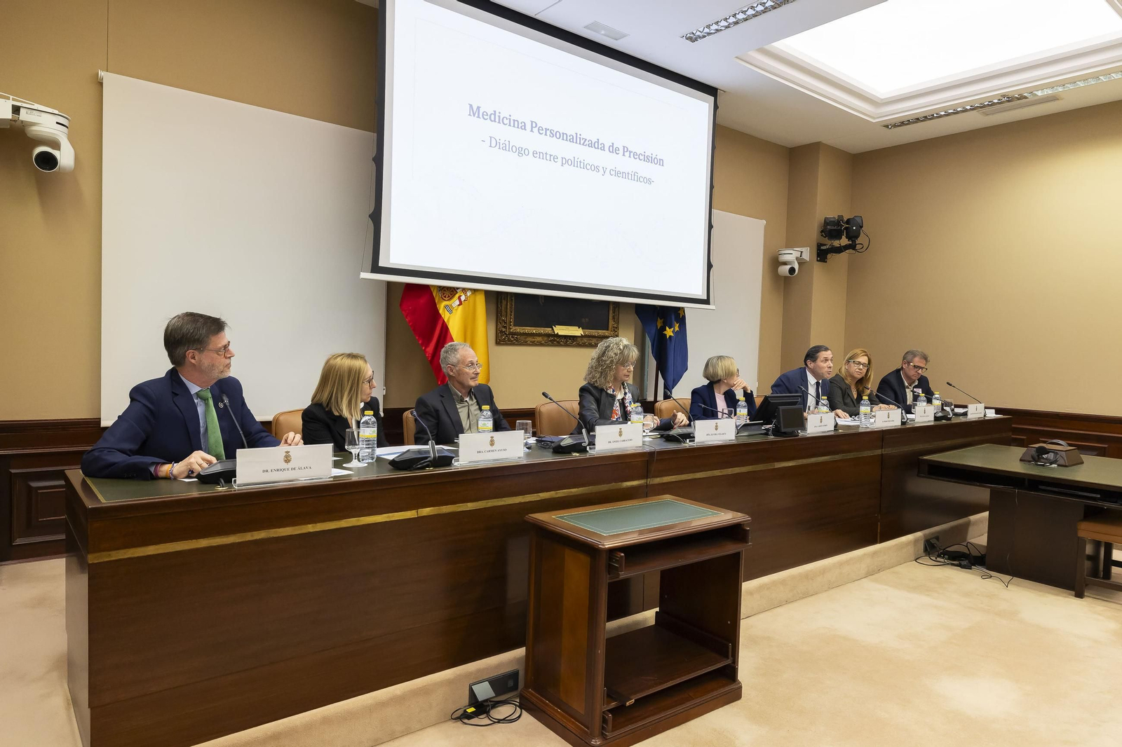 El coloquio celebrado en el Congreso de los Diputados, moderado por el doctor Enrique De Álava, del Hospital Virgen del Rocío. El coloquio celebrado en el Congreso de los Diputados, moderado por el doctor Enrique De Álava, del Hospital Virgen del Rocío.