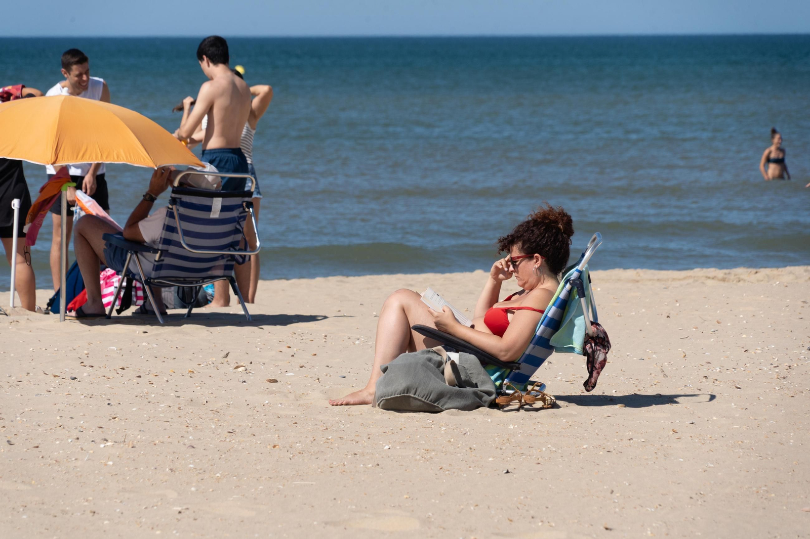 La Playa de la Bota este domingo, soleada, viva&nbsp;y&nbsp;con&nbsp;brisa