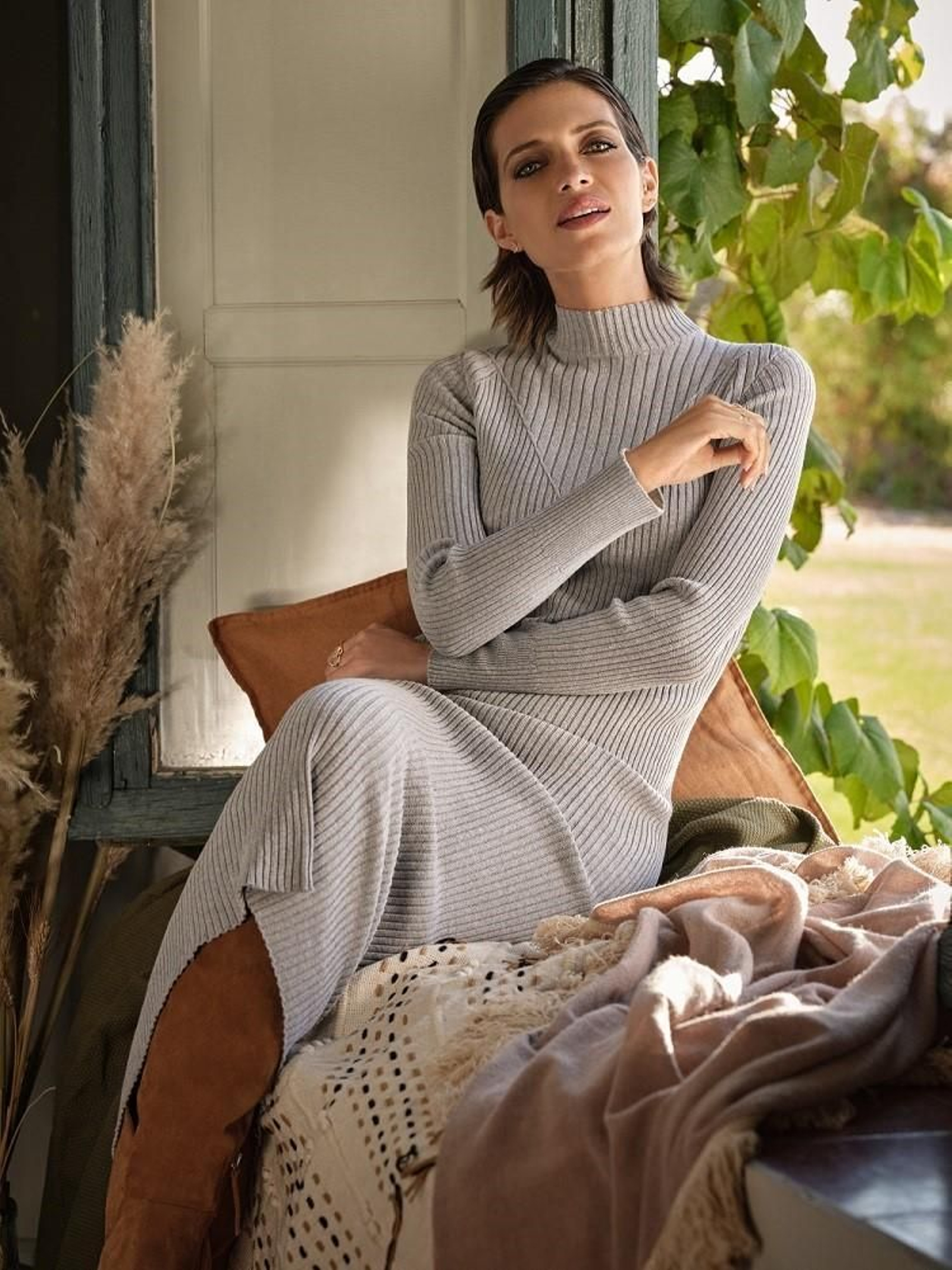 Los tres básicos de Sara Carbonero que podemos copiar de su colección Slow Love para Cortefiel