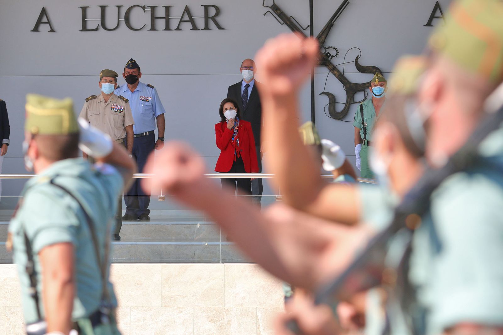 Fotogalería de la ministra de Defensa, Margarita Robles, a La Legión