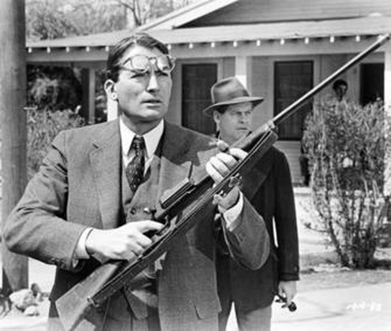 Gregory Peck, en primer plano, durante una escena de 'Matar a un ruiseñor', la celebrada película de Mulligan.