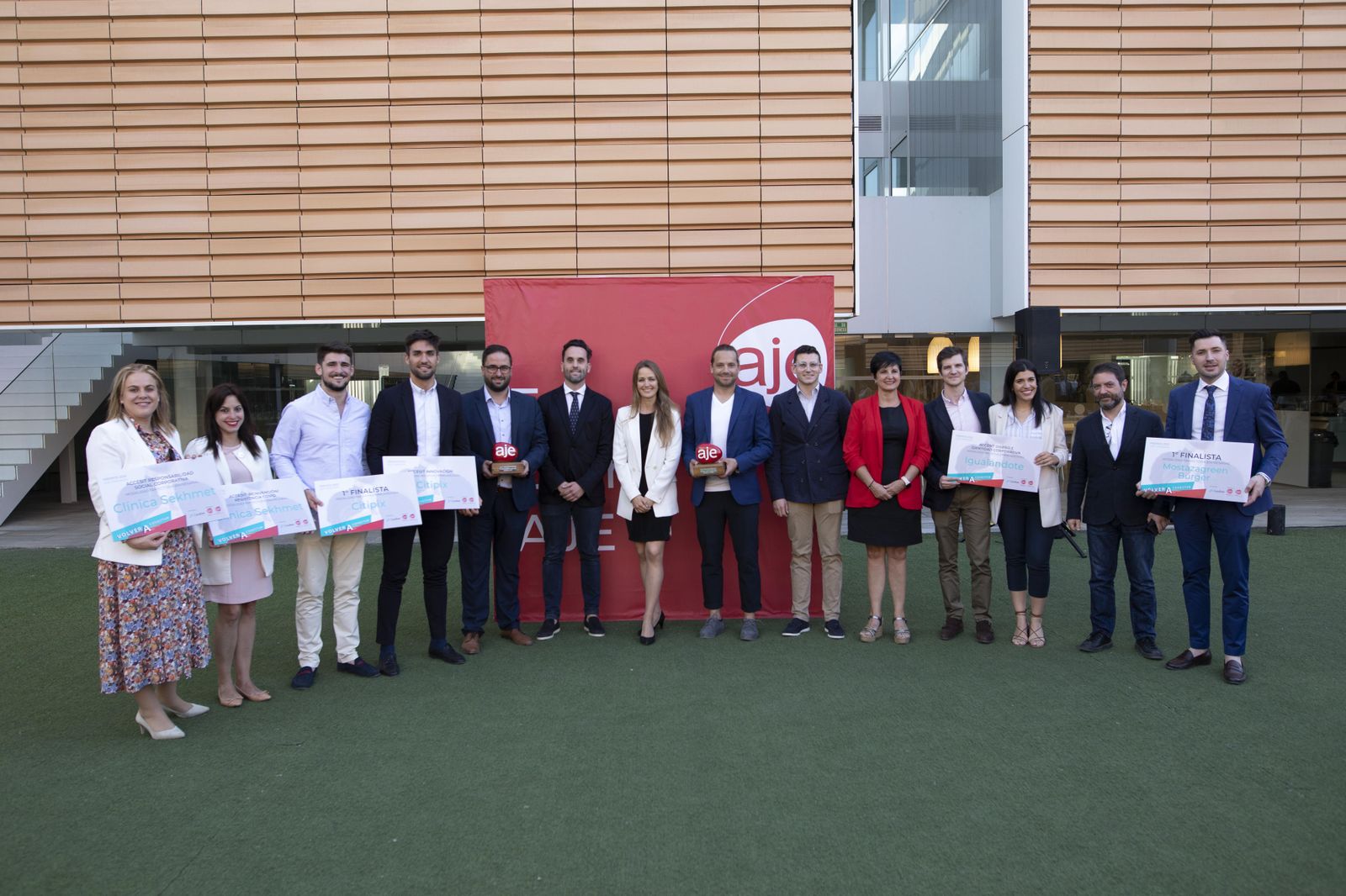 La Asociación de Jóvenes Empresarios de Granada premia el trabajo de Hub Place y Mahalo Poké