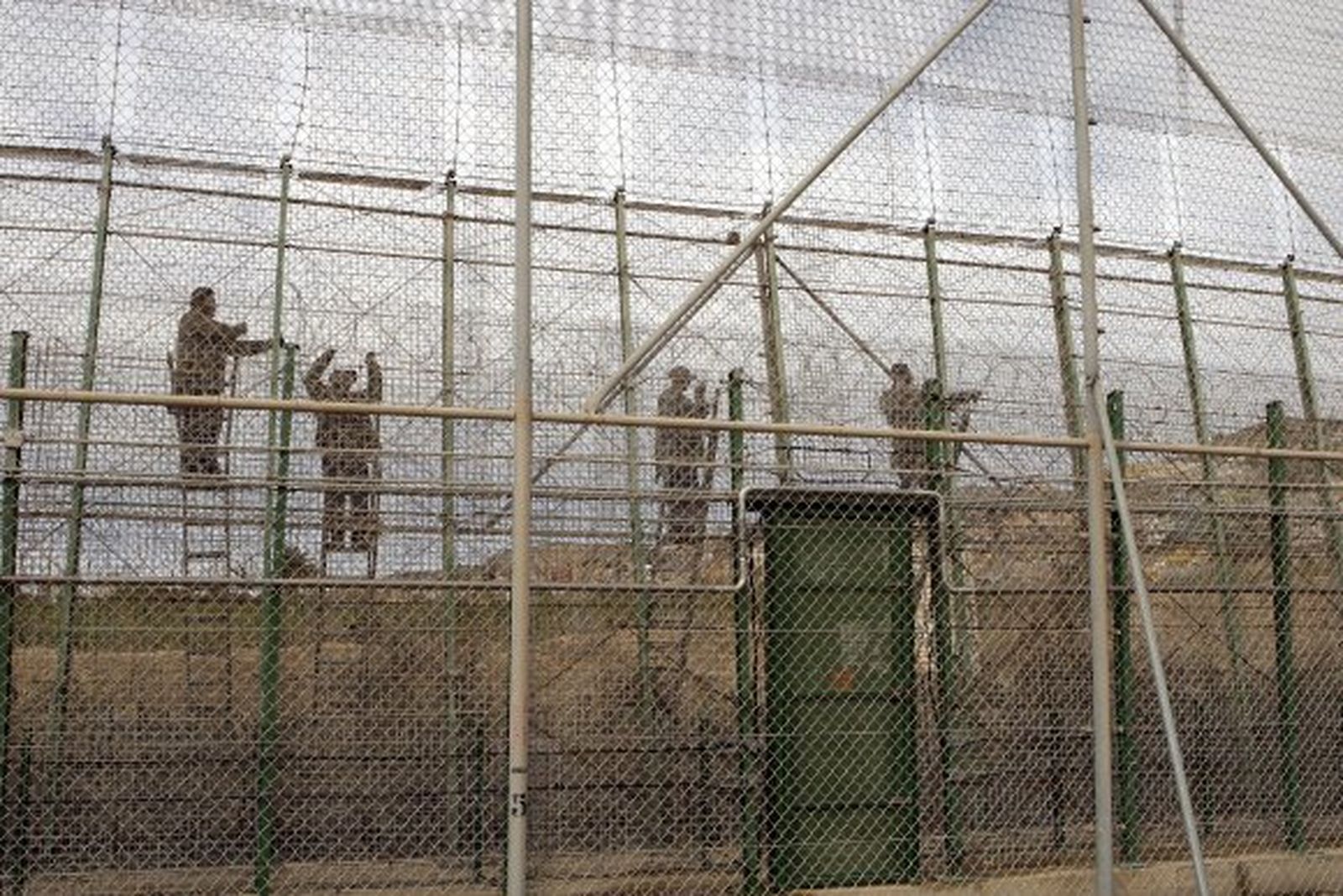 Bruselas pedirá explicaciones a Interior sobre las cuchillas en la valla de Melilla