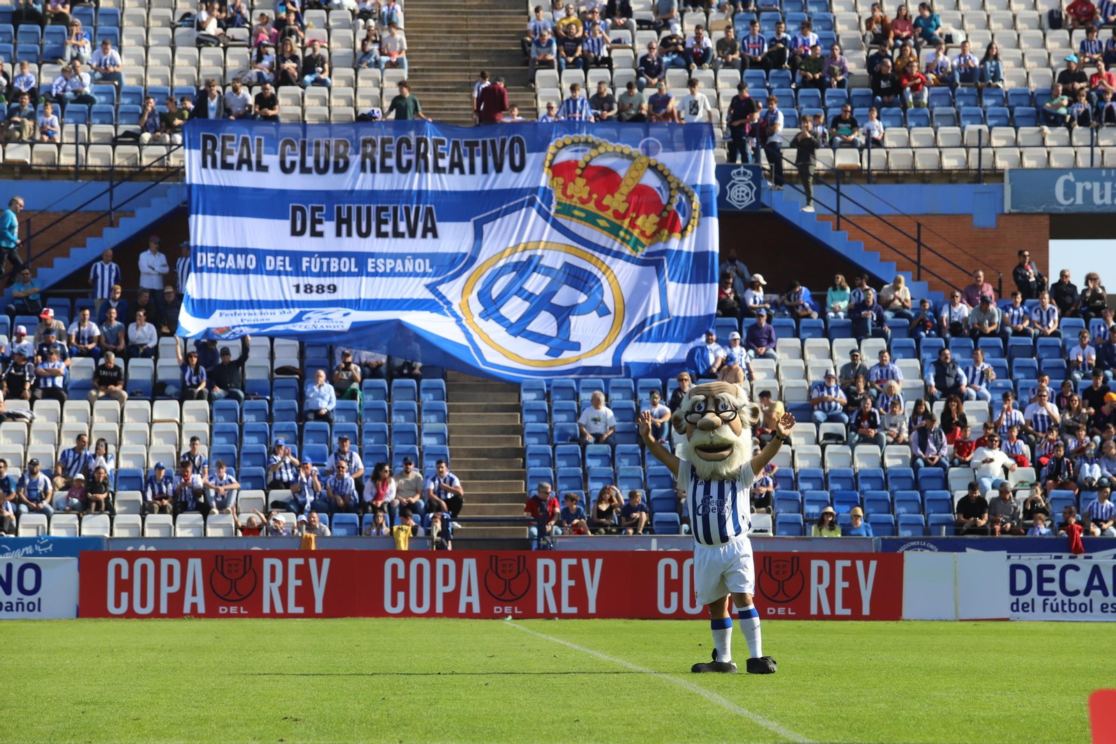 Imágenes del gran ambiente en el Nuevo Colombino para ver el  Recre-Burgos
