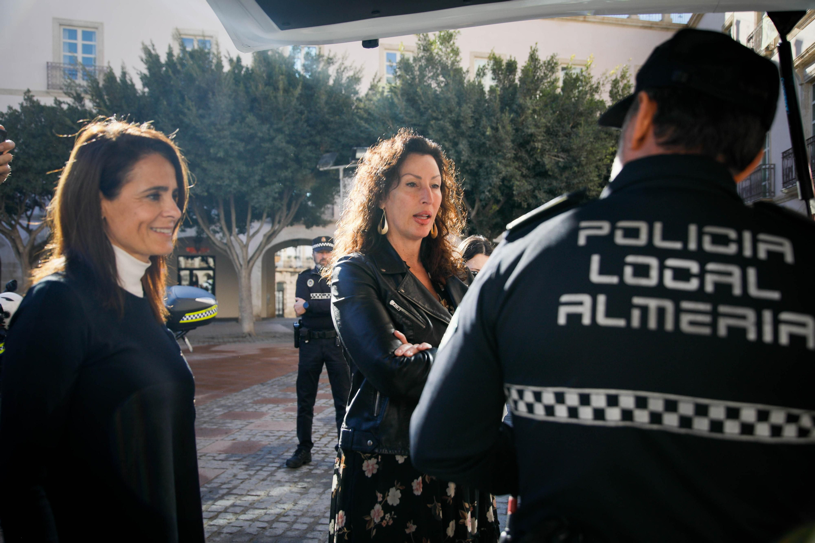 Presentación vehículos y motos policía local en imágenes