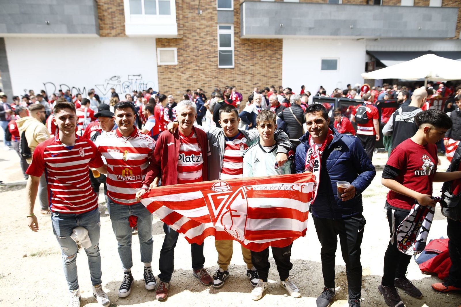 En imágenes: Los aficionados del Granada toman Miranda de Ebro