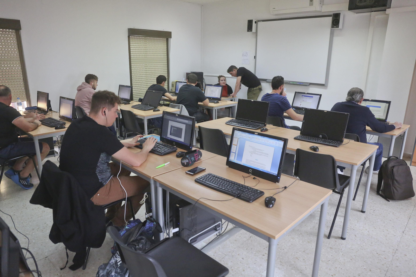 Desempleados hacen un curso de formación de empleo. Desempleados hacen un curso de formación de empleo.