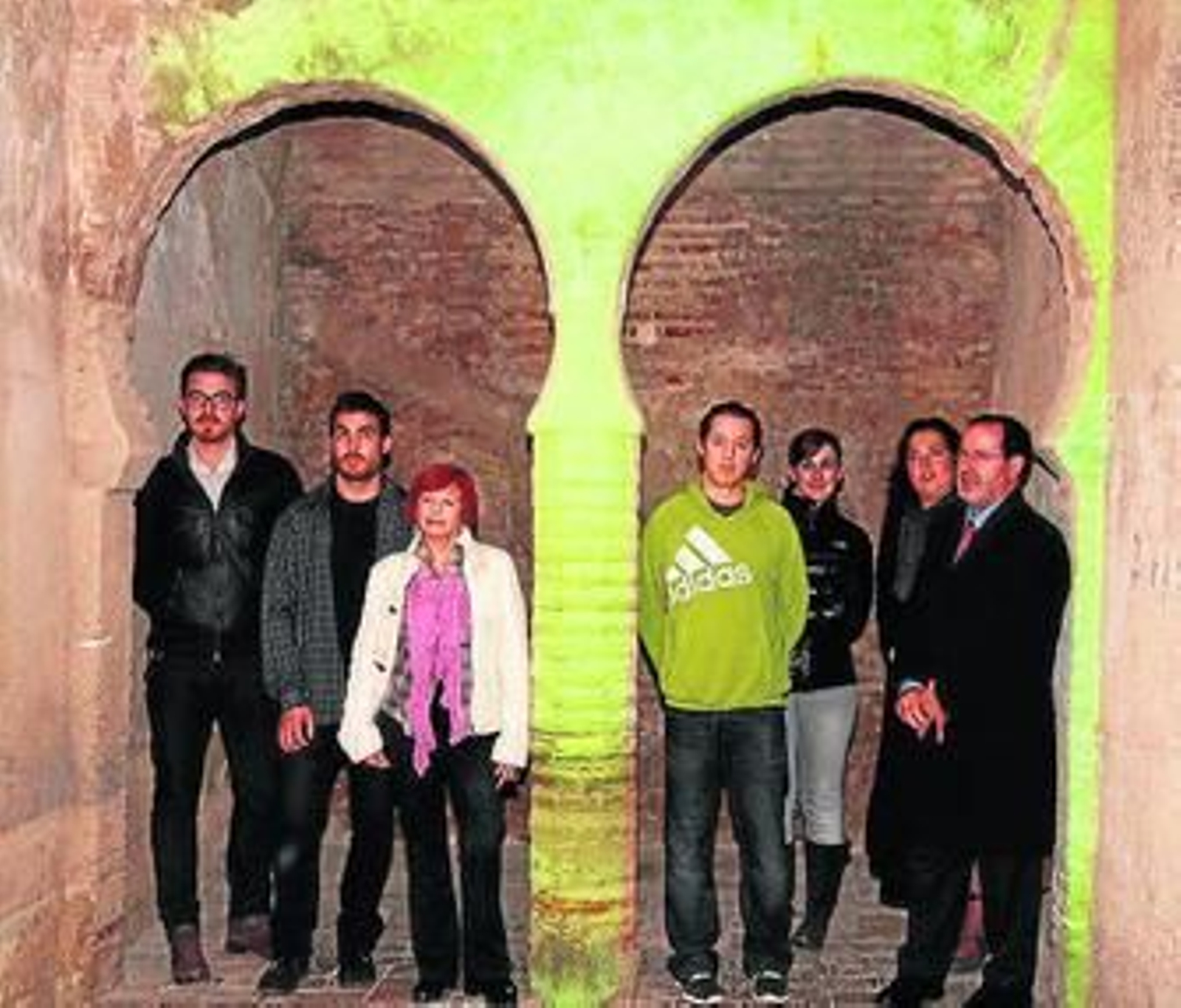 Las distintas salas del Bañuelo acogen                la propuesta de                    intervención                     artística de los                         granadinos Javier Álamo                            y Javier Melgar:                 luz y sonidos                           entre las arcadas             del recinto para recrear con                              la tecnología                           del siglo XXI                          la vida cotidiana                que se daba                     hace más de                       mil años en el 'hamman' del Albaicín.